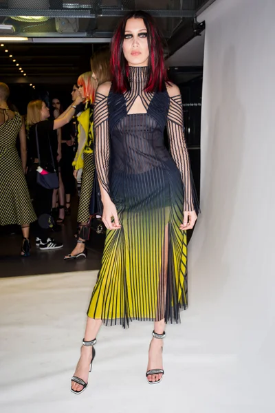 Look 16